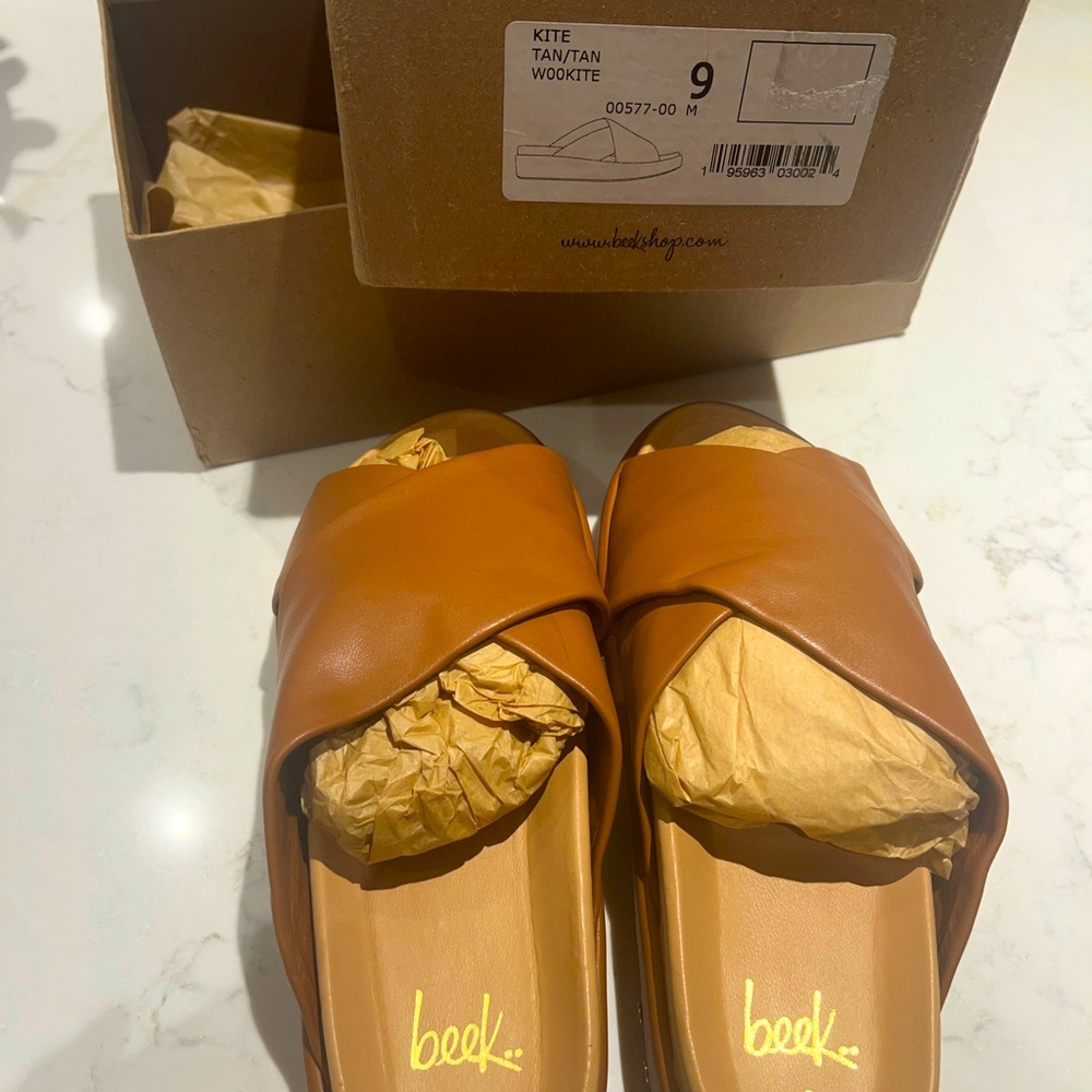 NWT Beek leather sandals size 9